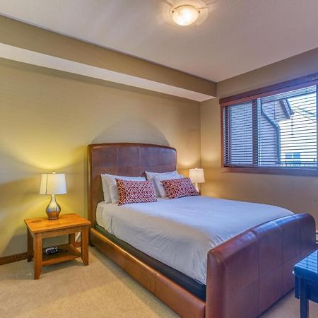 Rundle Rise - Spacious Condo Steps From Main Street Канмор Экстерьер фото