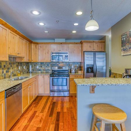 Rundle Rise - Spacious Condo Steps From Main Street Канмор Экстерьер фото