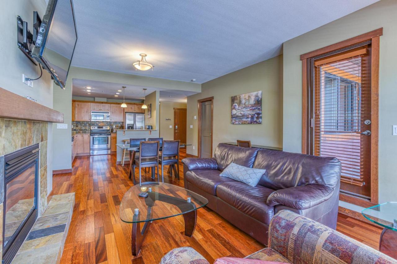 Rundle Rise - Spacious Condo Steps From Main Street Канмор Экстерьер фото