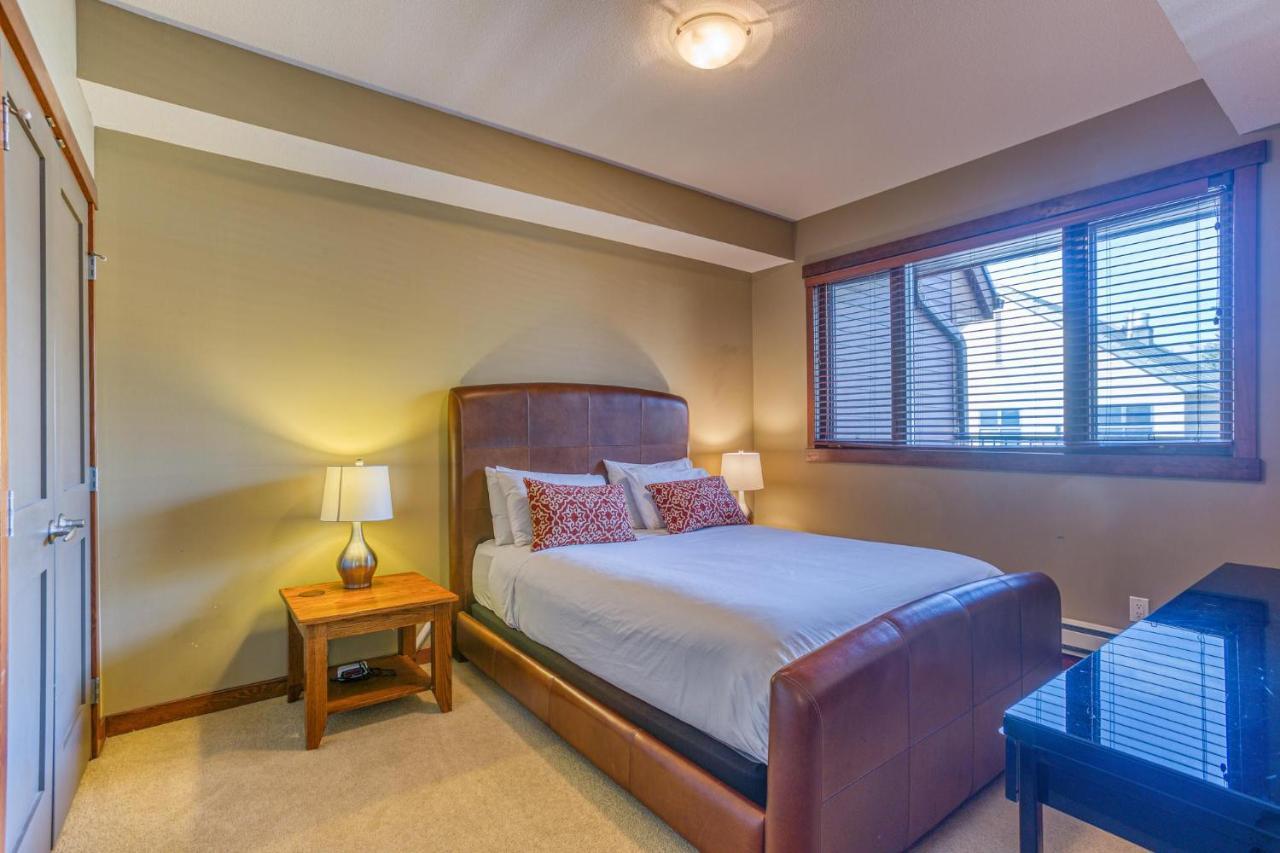 Rundle Rise - Spacious Condo Steps From Main Street Канмор Экстерьер фото