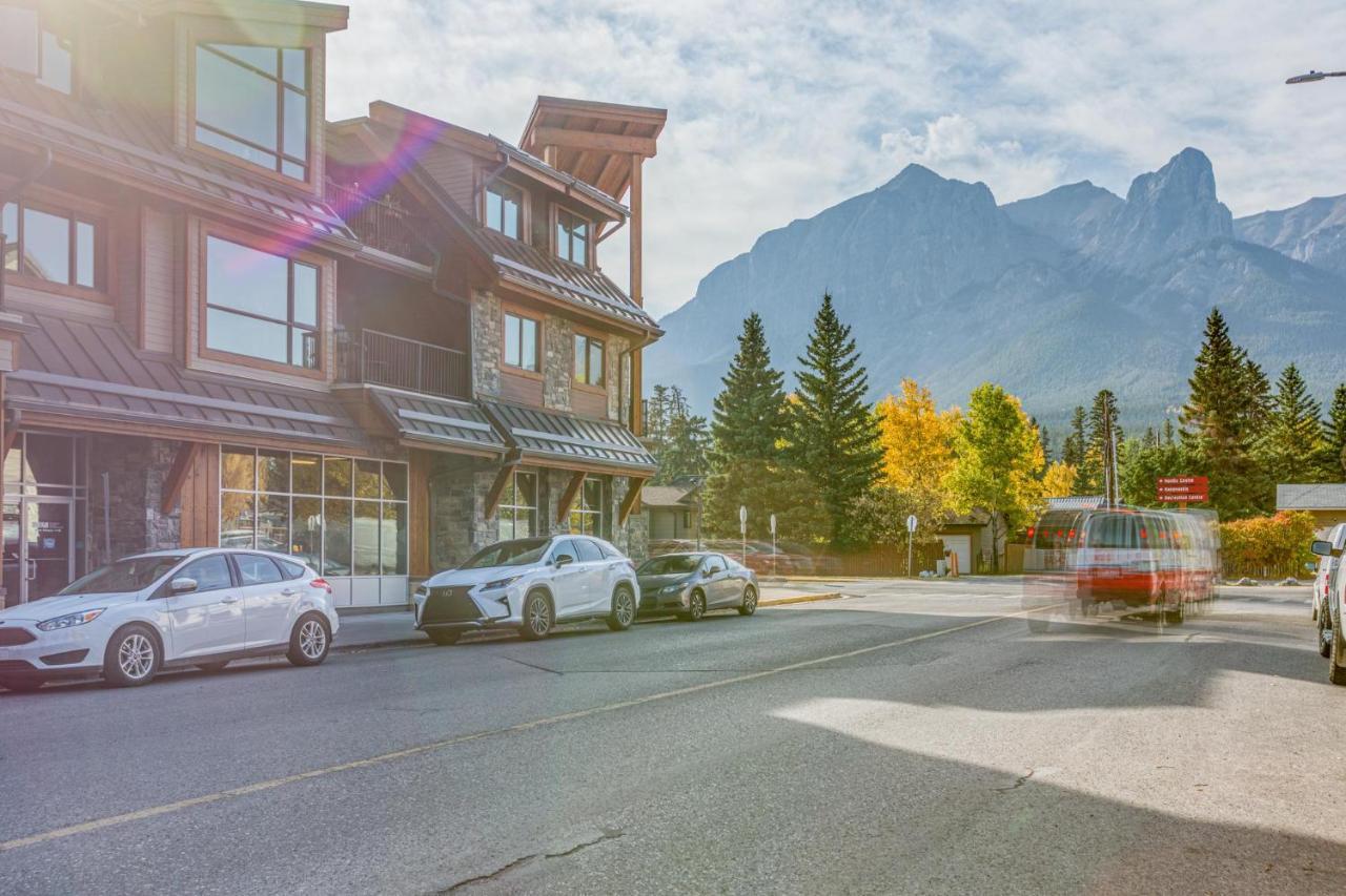 Rundle Rise - Spacious Condo Steps From Main Street Канмор Экстерьер фото