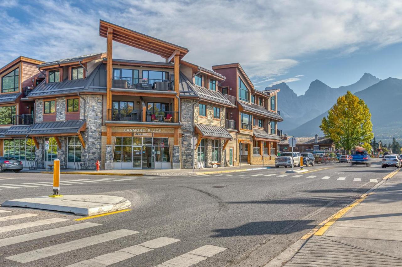 Rundle Rise - Spacious Condo Steps From Main Street Канмор Экстерьер фото
