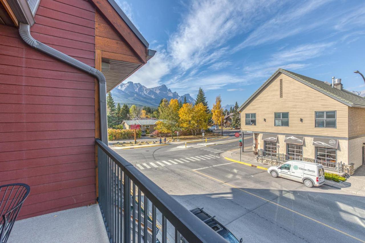 Rundle Rise - Spacious Condo Steps From Main Street Канмор Экстерьер фото