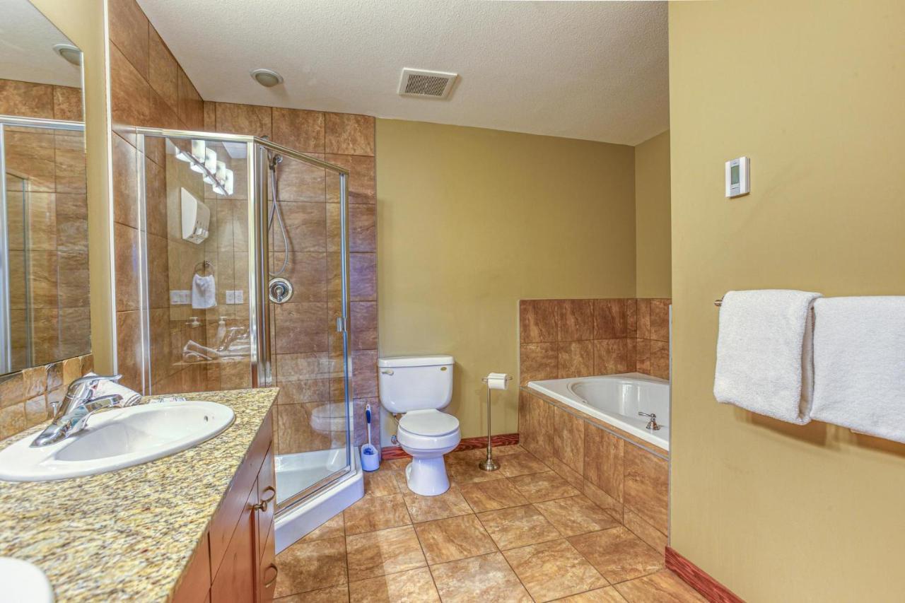 Rundle Rise - Spacious Condo Steps From Main Street Канмор Экстерьер фото